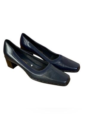 Roberto Capucci Vintage Navy Italian Leather Square Toe Low Heels Pumps Sz  7 B